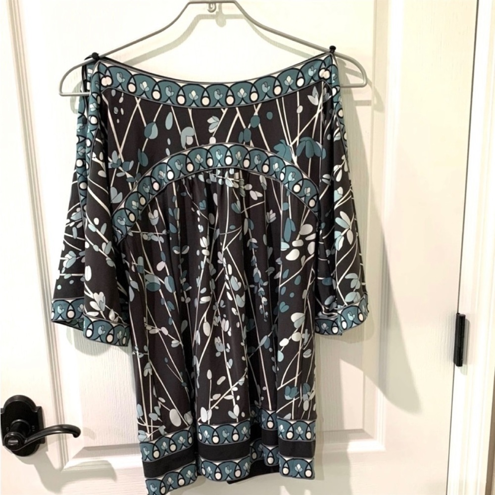 BCBG MaxAzria Gray and Blue Floral Print Empire Waist Tunic Blouse Sz S